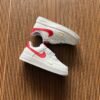 NK AIR FORCE 1 LOW ESSENTIAL GYM RED MINI SWOOSH [WHITE/ RED] 0809025