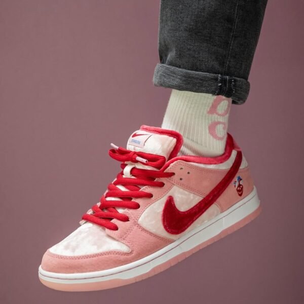 Alternative view of NK SB DUNK LOW PRO QS STRANGELOVE [RED / PINK / WHITE] 1509025