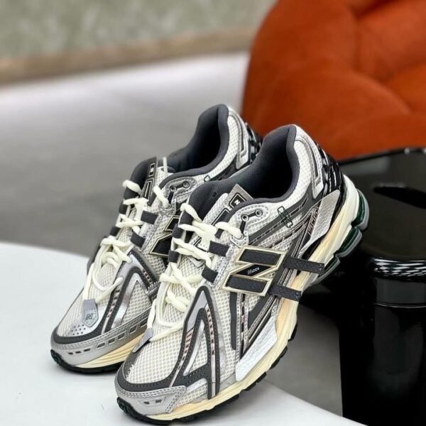 Alternative view of NB 1906A TECH EXPLOSION [WHITE / GREY] 1509025