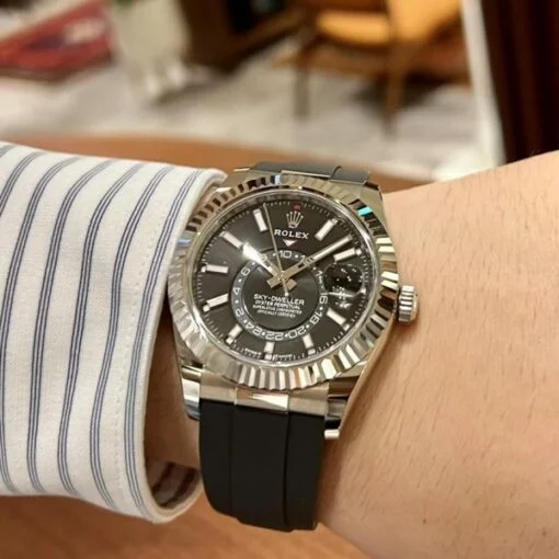 Alternative view of ROLEX SKY DWELLER OYSTERFLEX (SILVER BLACK)