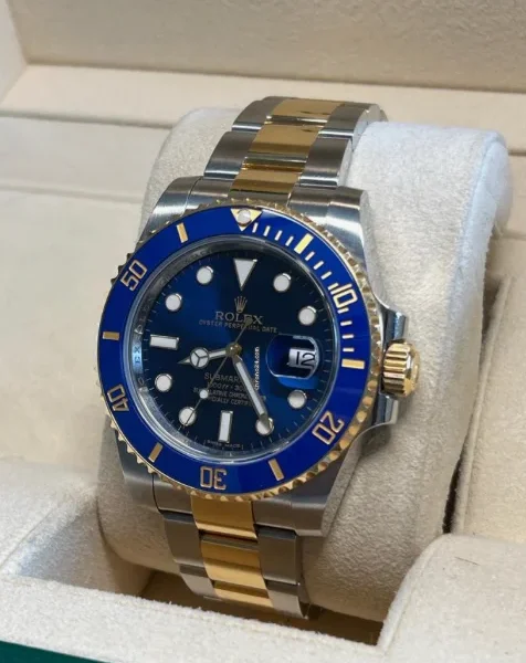 Alternative view of ROLEX SUBMARINER DATE (GOLD- SILVER- BLUE)