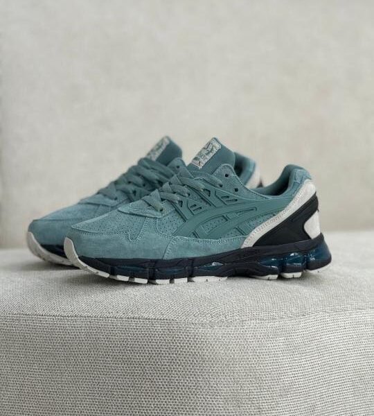 Alternative view of Assics gelkayano trainer 21green