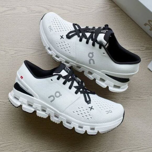 QC OC RUNNING 4 TRAINNING [WHITE / BLACK] 1009025