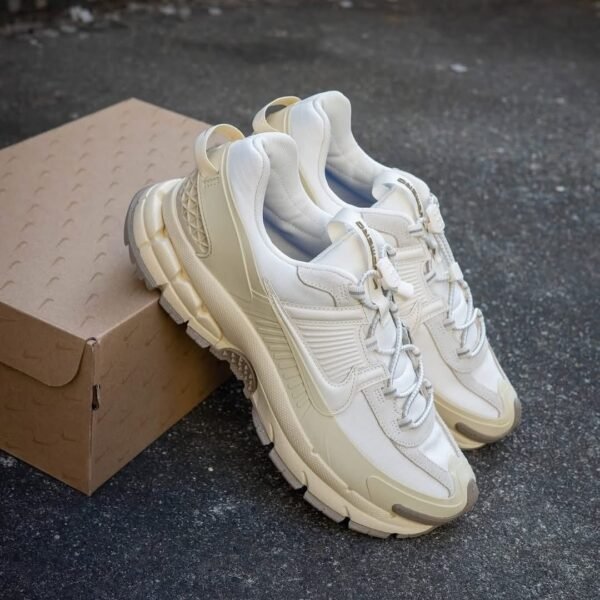 Nike ZOOM VOMERO ROAM [WHITE / BEIGE] 0609025