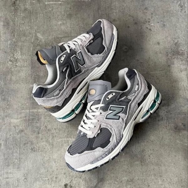 Alternative view of New balance 2002R RAIN CLOUD [GREY / WHITE / GREEN] 0409025
