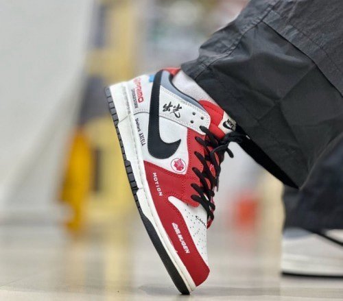 Alternative view of SB DUNK Unisex Suzuki RED WHITE