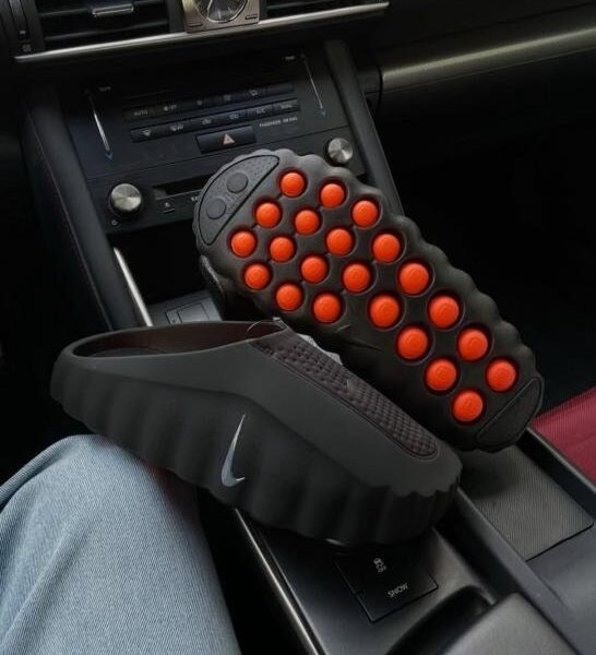 Nik.e Mind 001 Mules In black