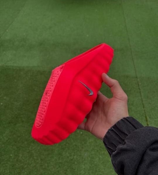 Alternative view of Nik.e Mind 001 Mules In Solar Red